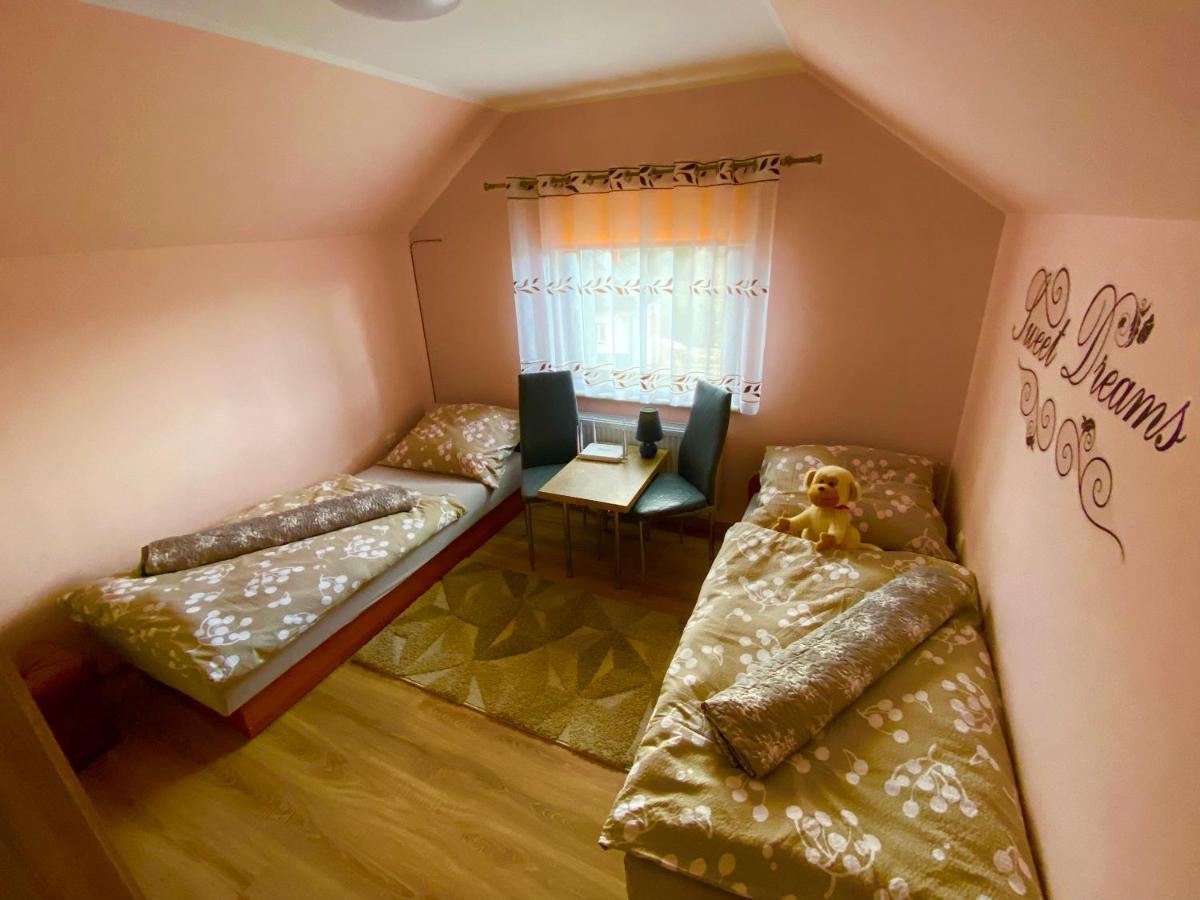 Domek Caloroczny "U Haliny" Mutne Luaran gambar